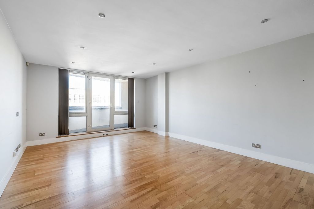 Property photo 2 of 28