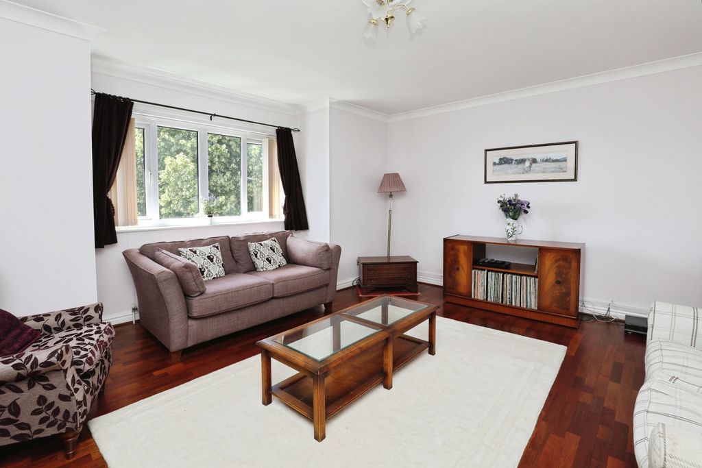 Property photo 3 of 17 Photo