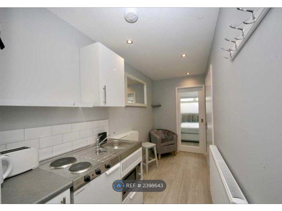 Property photo 1 of 7 Kitchenette/Diner