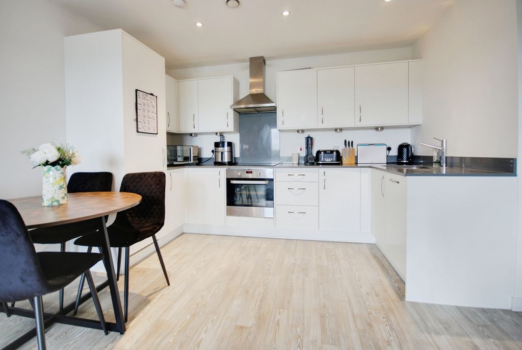Property photo 3 of 8 Pbox-Kitchen-329504.Jpg
