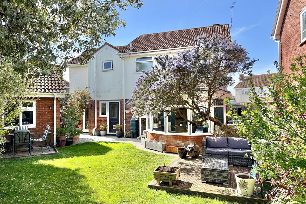 Property photo 1 of 34 4 Bedroom Detached Family Home