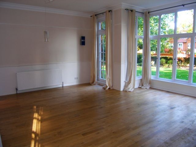 Property photo 3 of 5 Lounge
