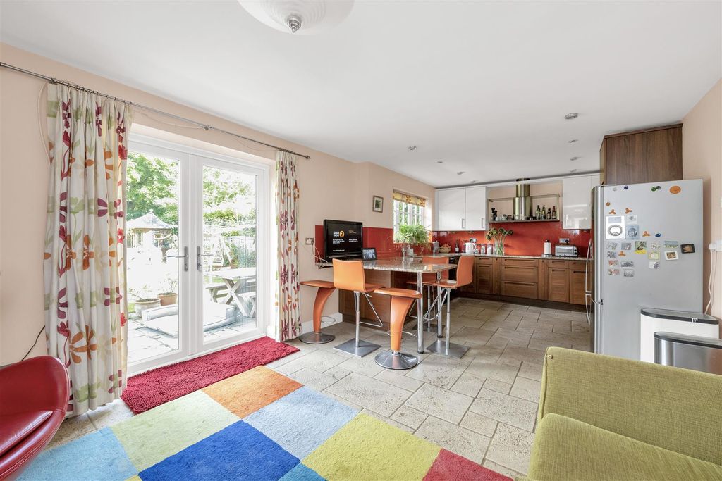Property photo 3 of 15 6-Lime-Avenue-16.Jpg