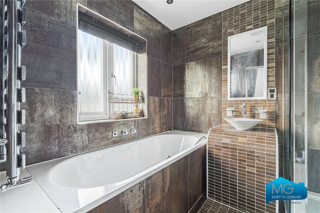 Property photo 3 of 23 Picture No. 04