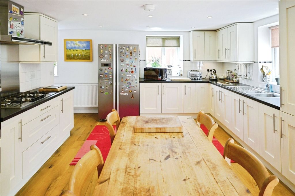 Property photo 2 of 12 Dining Kitchen