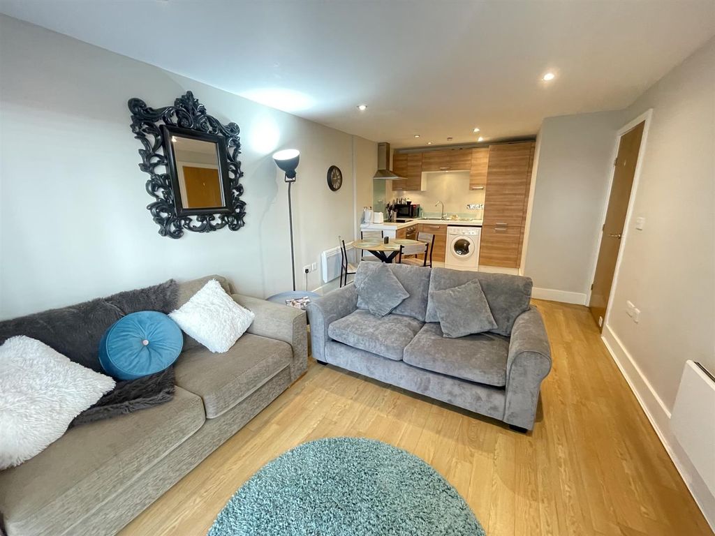 Property photo 2 of 10 G