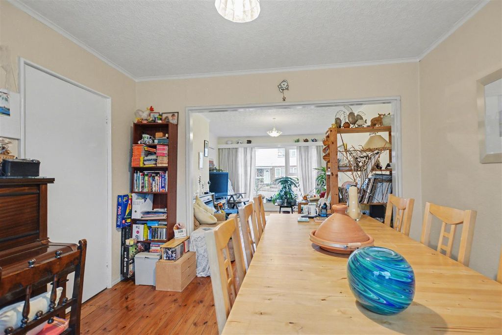 Property photo 3 of 27 Lounge Diner_4.Jpeg