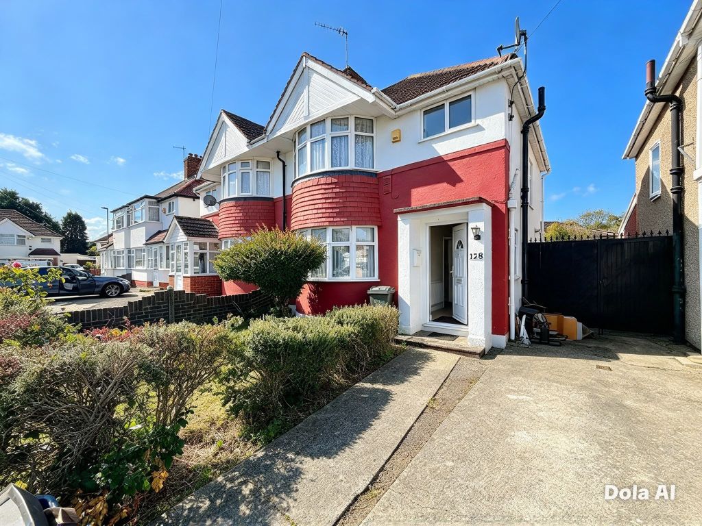 Property photo 1 of 13 3 Bed Semi-Detached House For Sale Munster Avenue, Hounslow Tw4 5Bj