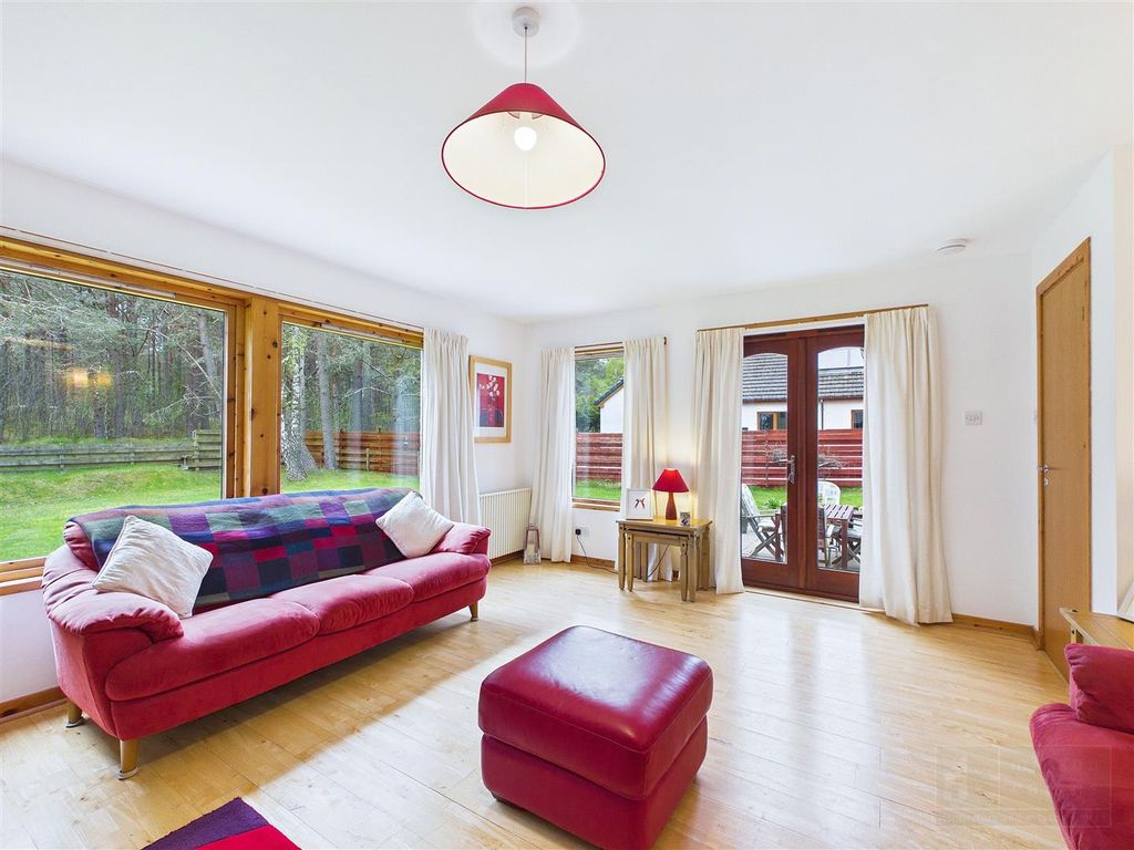 Property photo 3 of 21 Sitting Room
