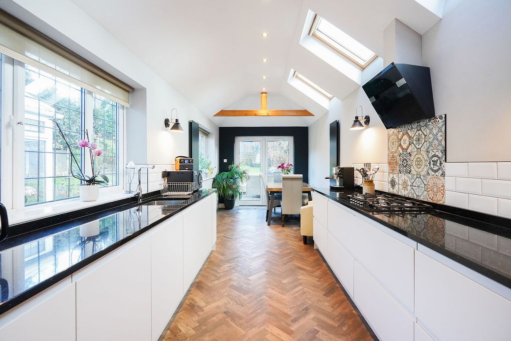 Property photo 2 of 41