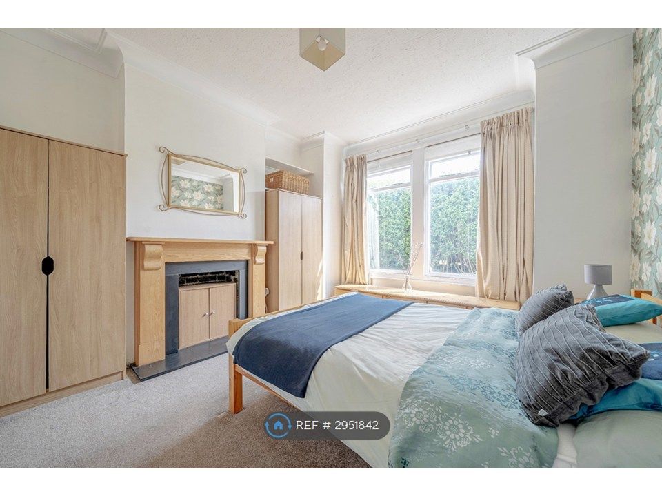 Property photo 3 of 23