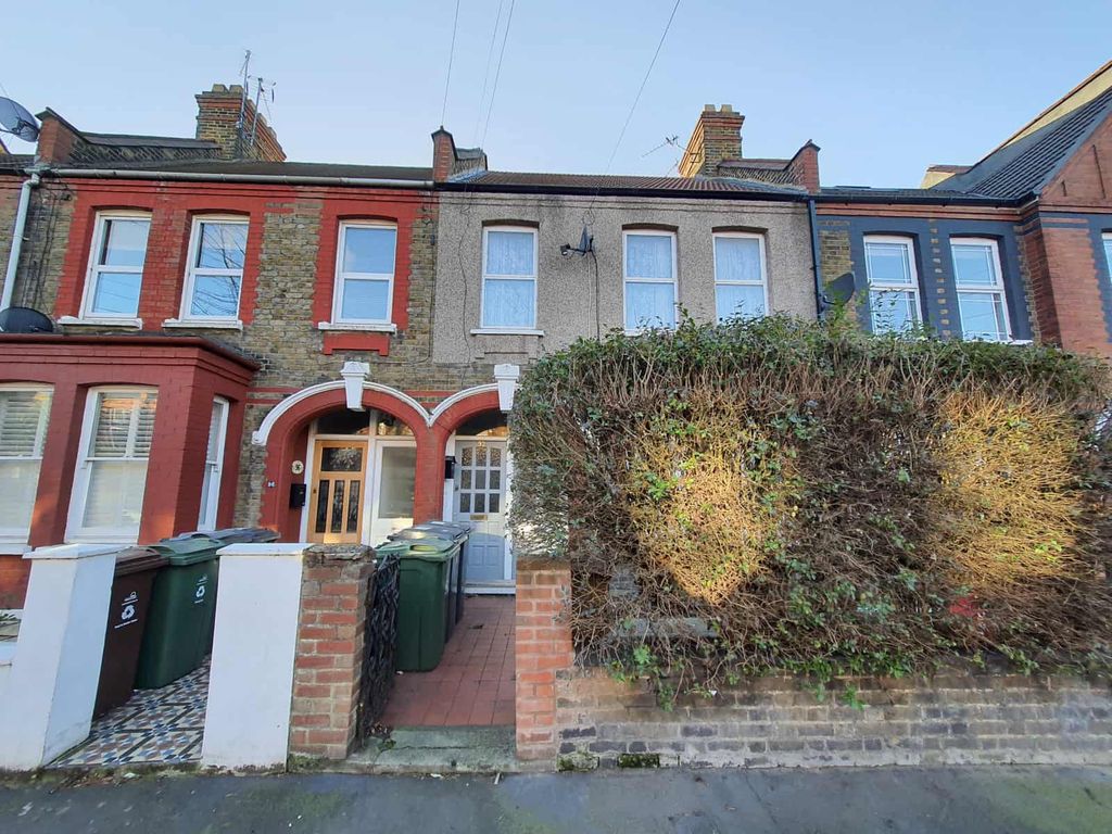 Property photo 1 of 14 Two Double Bedroom Mid-Terrace Flat
