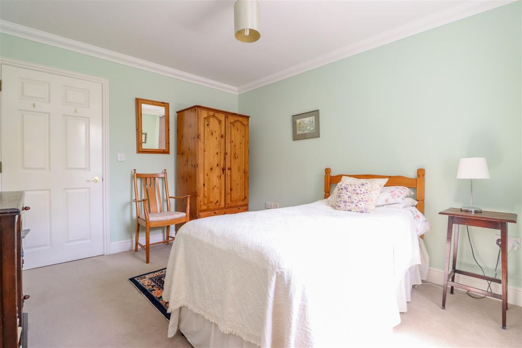 Additional image 17 of 2 bed flat for salePotters Place, Horsham RH12