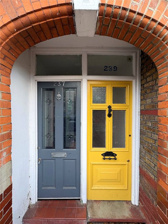 Property photo 2 of 11 Picture No. 12