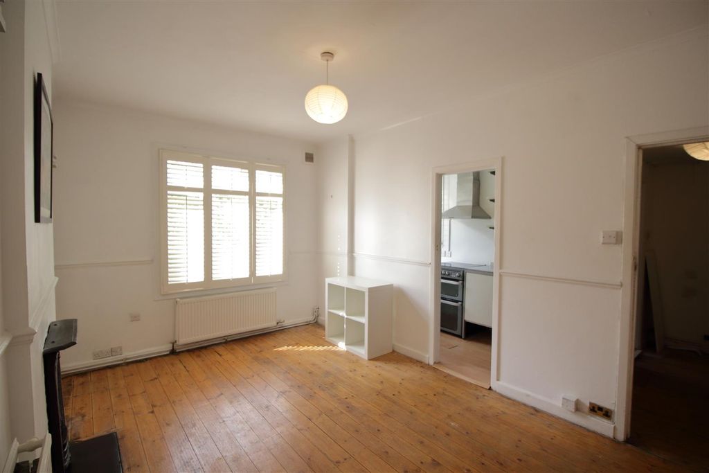Property photo 2 of 10 Eden Harper Brixton Hill Court