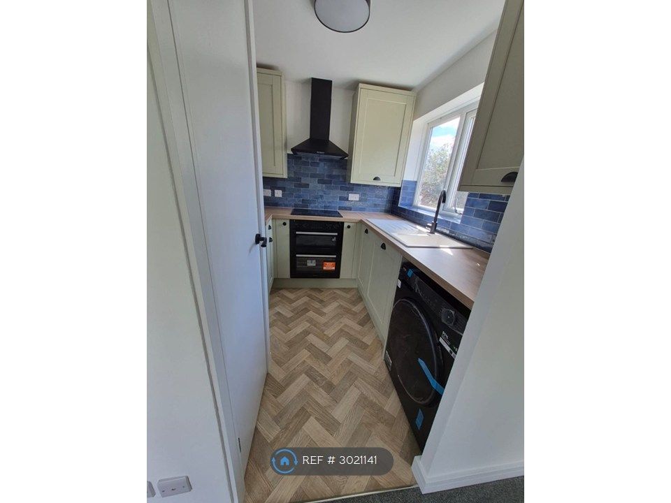 Property photo 2 of 6 Kitchen