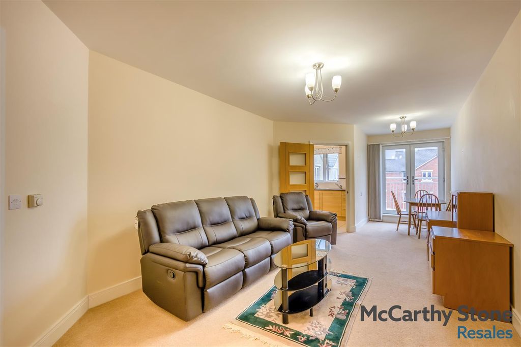 Property photo 2 of 16 8691237-Interior01.Jpg