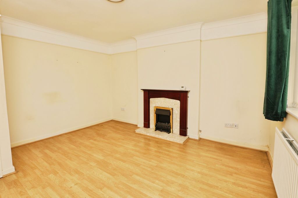 Property photo 2 of 15 Lounge