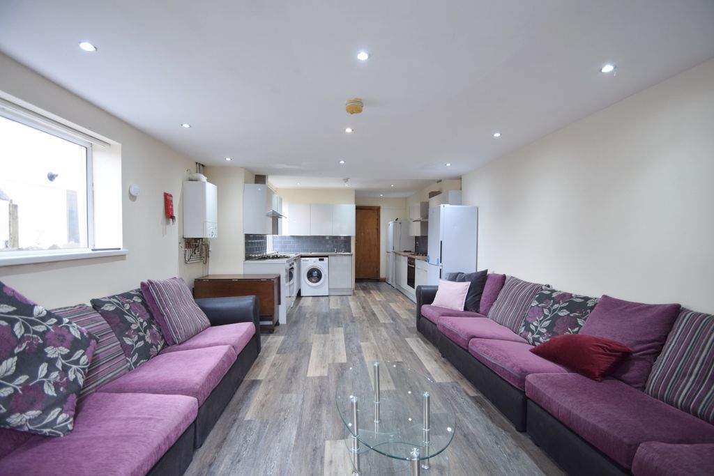 Property photo 1 of 15 Photo 3