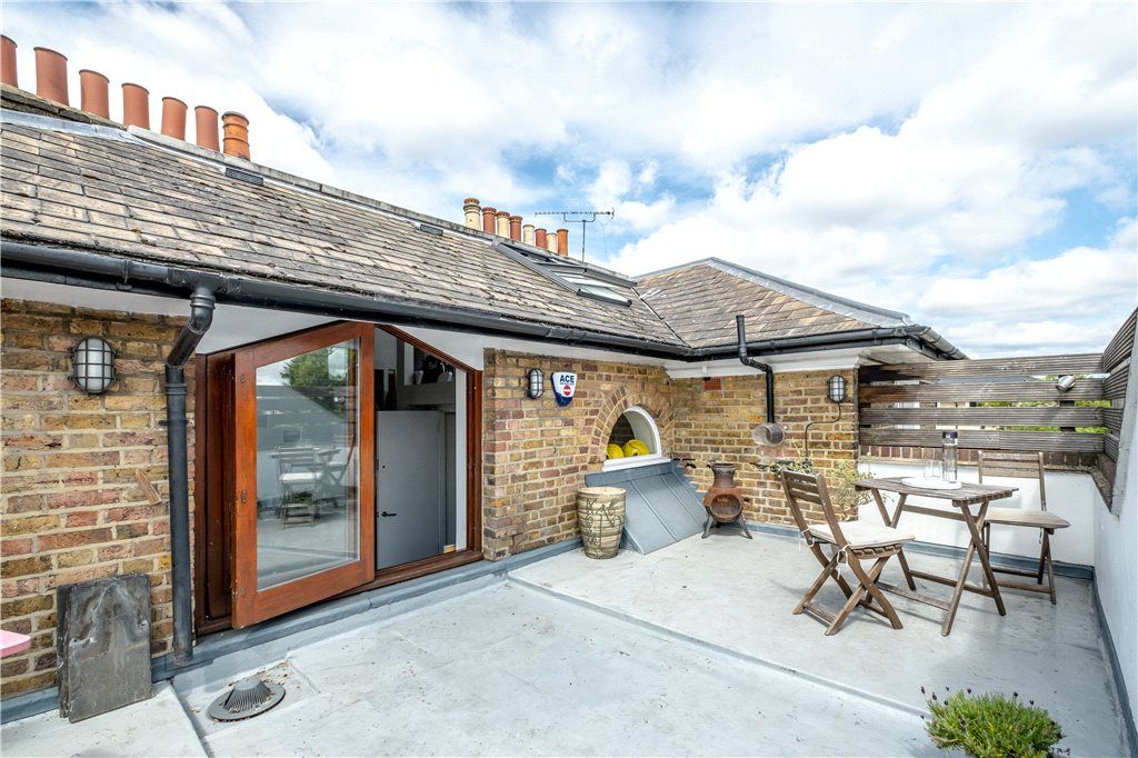 Property photo 3 of 22 Roof Terrae