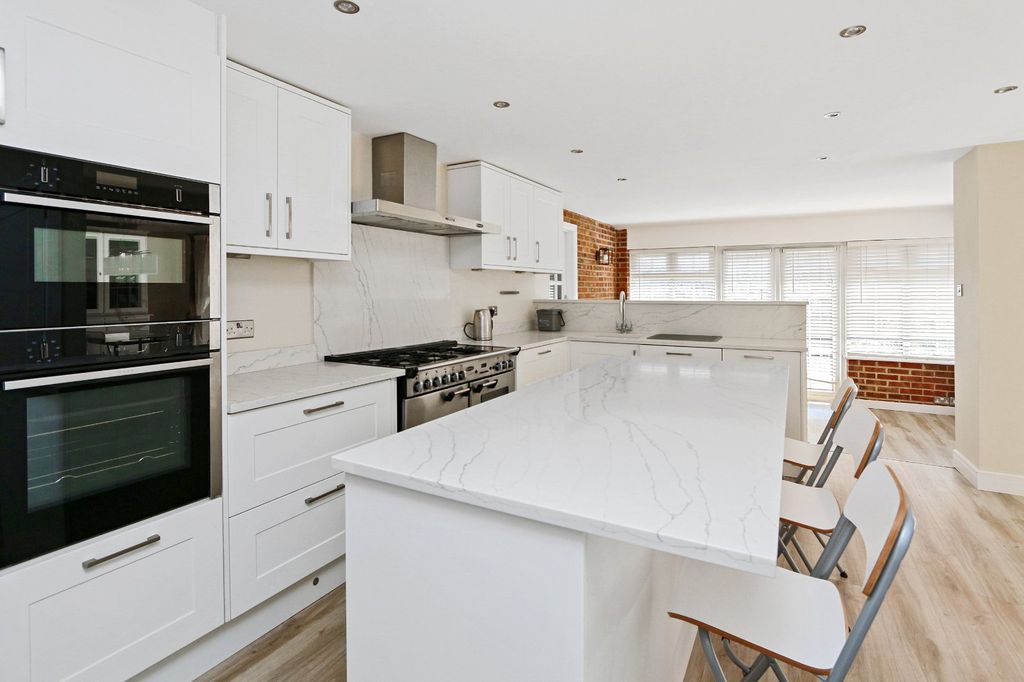 Property photo 3 of 19 Picture No. 17