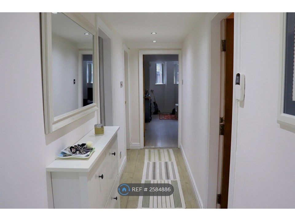 Property photo 3 of 20 Hallway 2