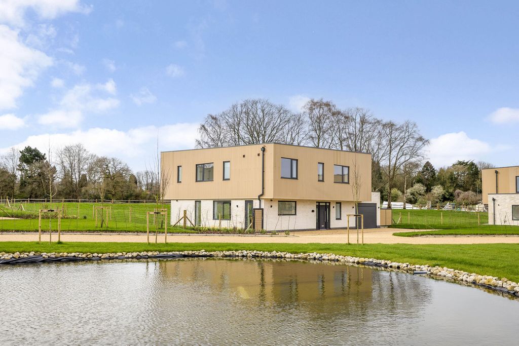 Property photo 2 of 20