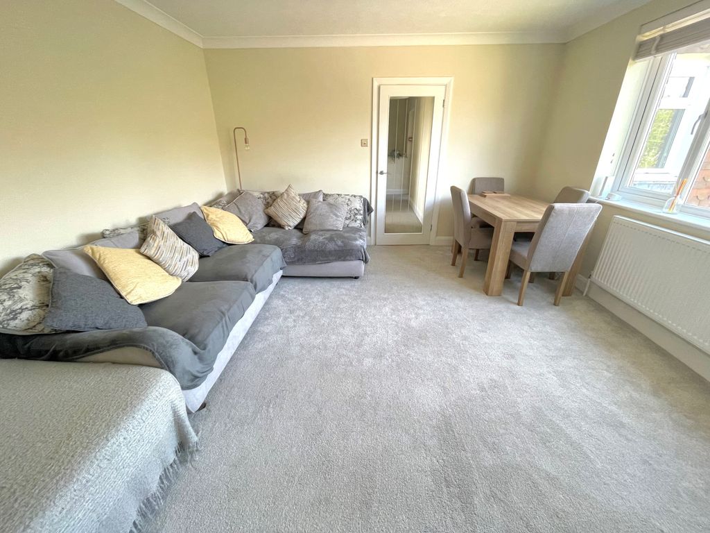 Property photo 2 of 16 5 Ffynches Lodge Lounge 1