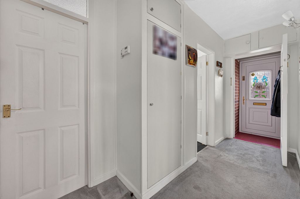 Property photo 2 of 33