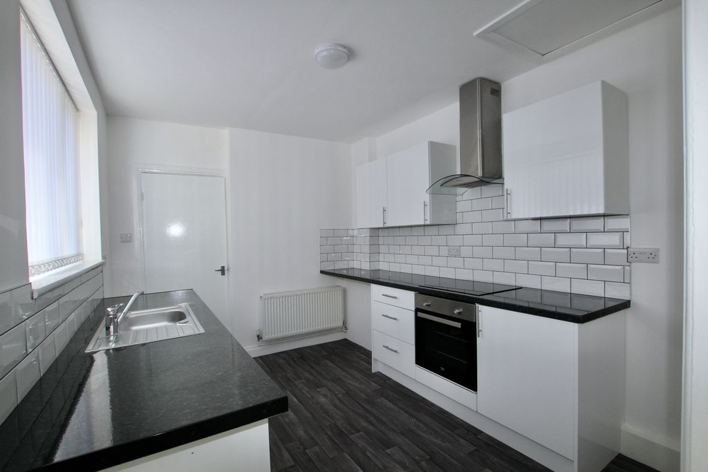 Property photo 2 of 19 Kitchen
