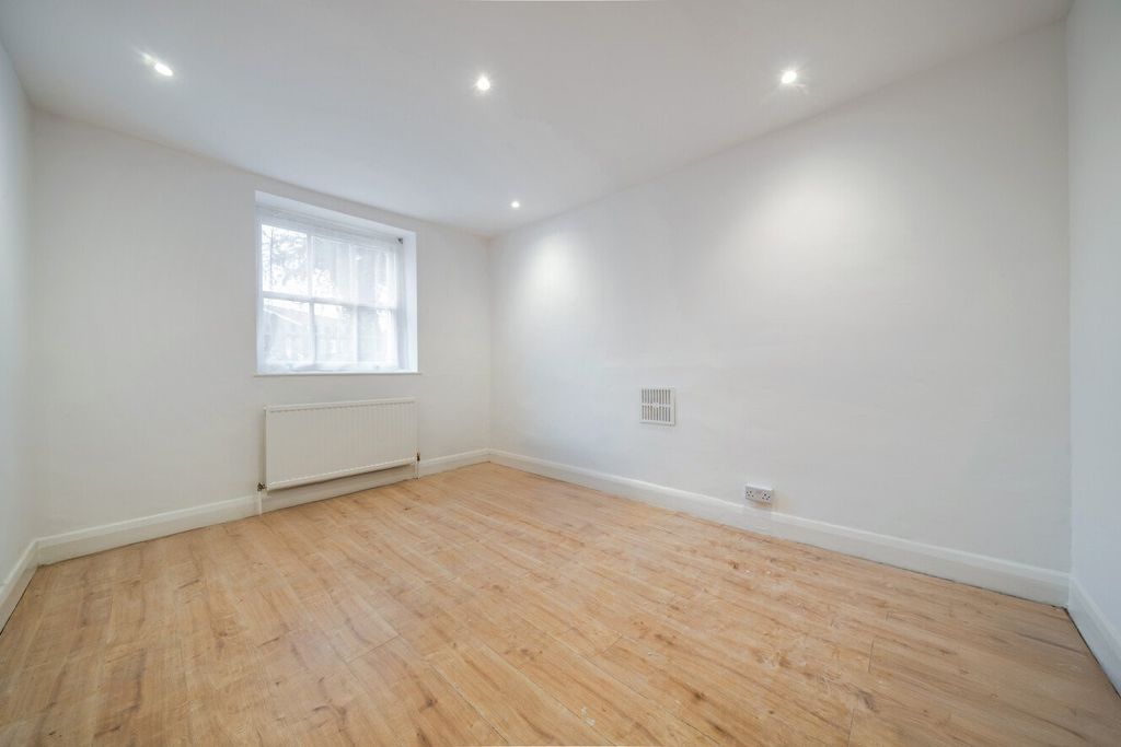 Property photo 3 of 16 Picture No. 15