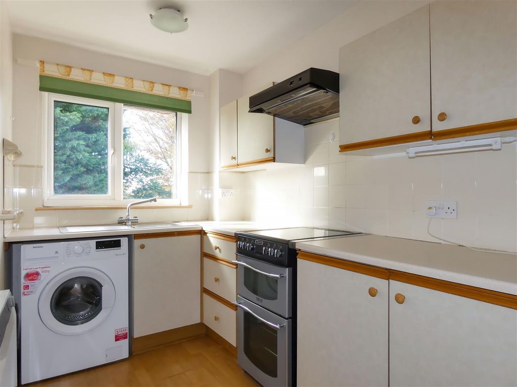 Property photo 3 of 8 Kitchen