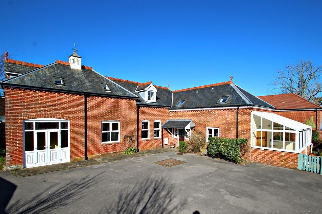 Property photo 1 of 20 Front