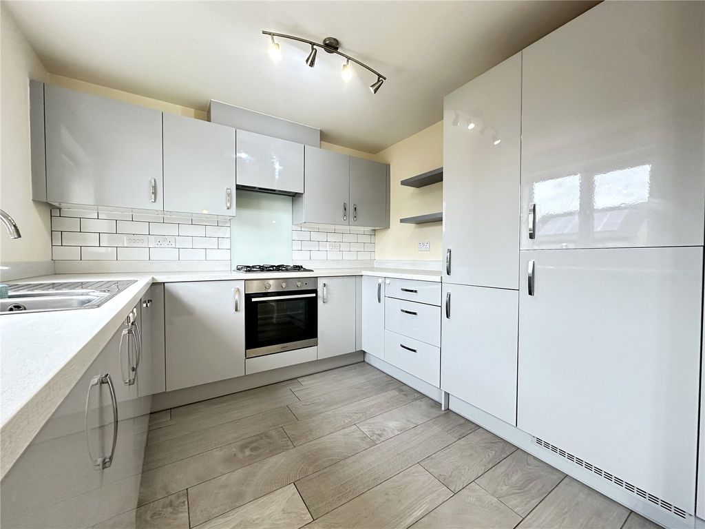 Property photo 2 of 14 Picture No. 12