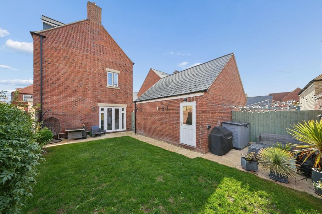 Property photo 2 of 31 2