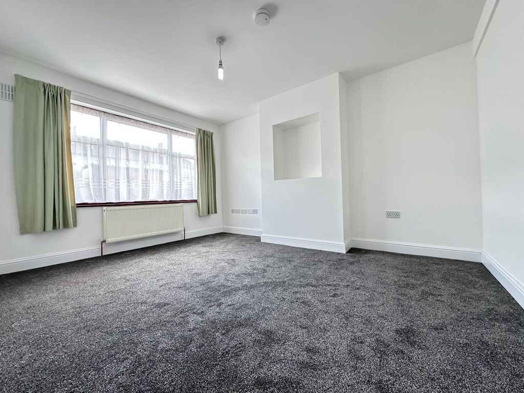 Property photo 3 of 11 Living Room 2