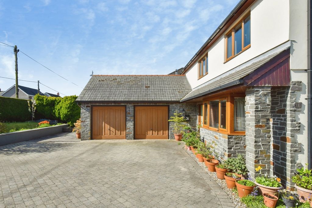 Property photo 3 of 26 Pbox-Img.Jpg