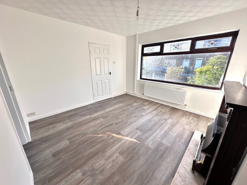 Property photo 2 of 15 Image