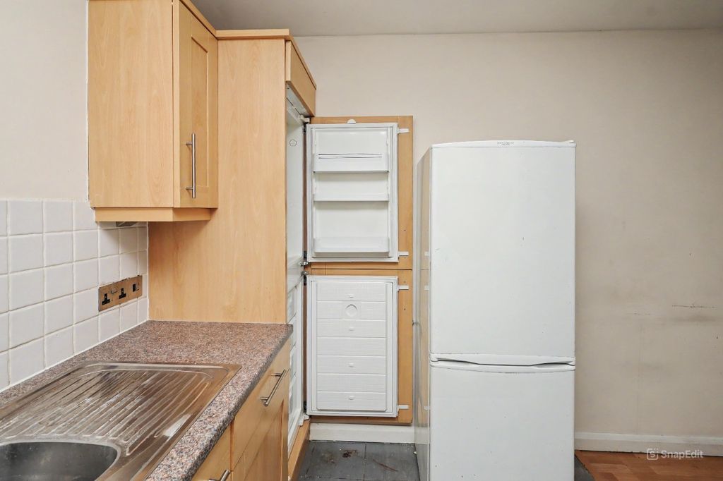 Property photo 3 of 10 Flat 5, 533 Whippendell Road, Watford Wd18 7Qf