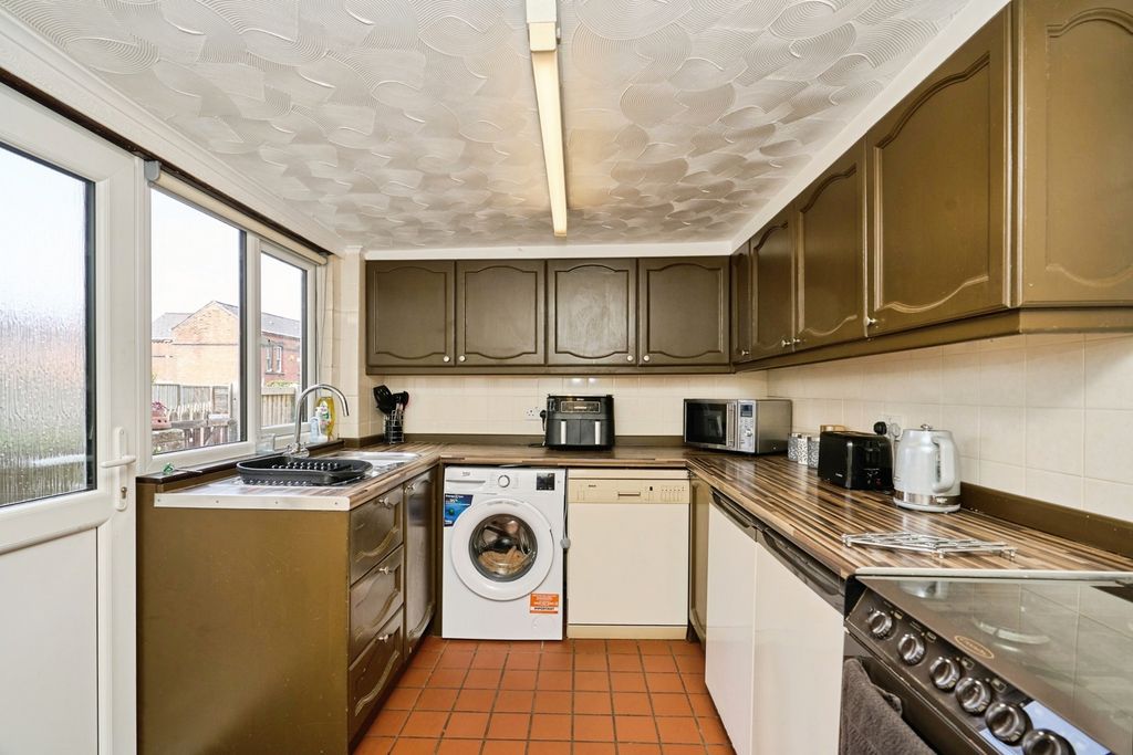 Property photo 3 of 15 Kitchen