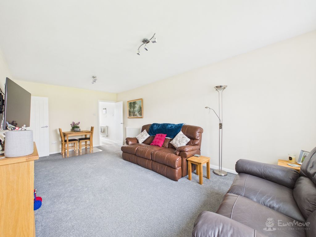 Property photo 3 of 18 Living Dining Room- Mark Stephens Ewemove Newmarke