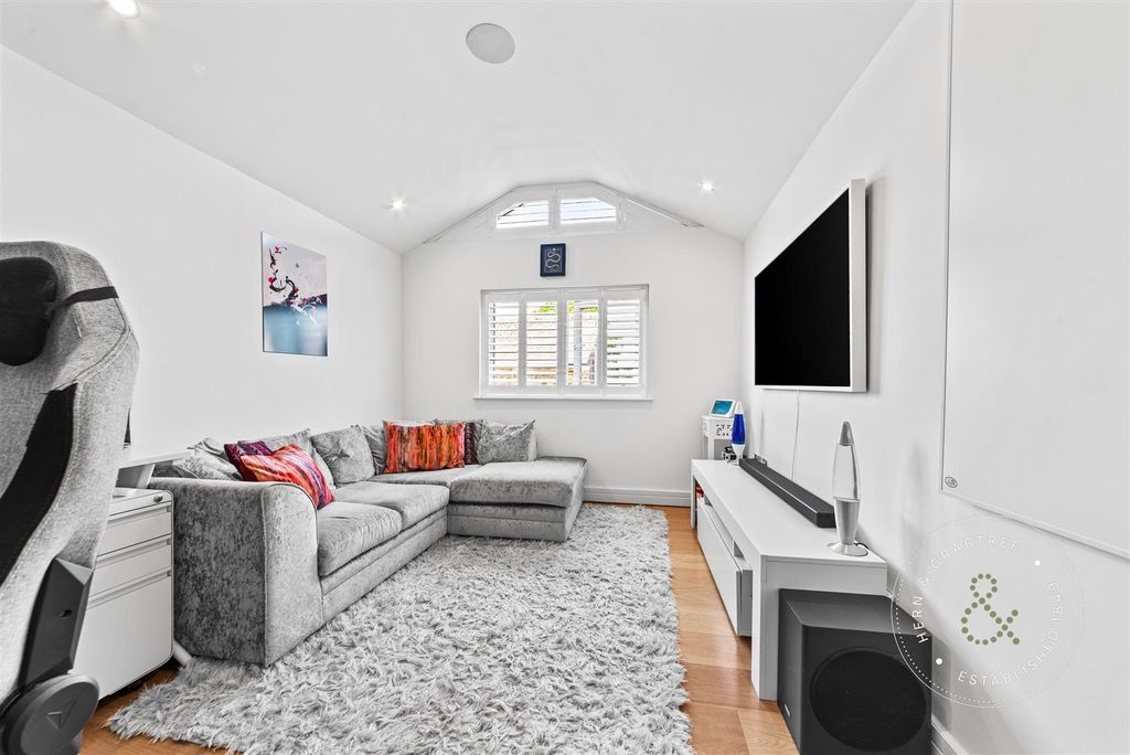 Property photo 1 of 13 Penarth-Road-06.Jpg