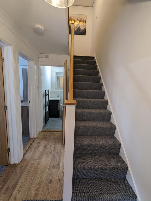 Property photo 2 of 11 Entrance Hall