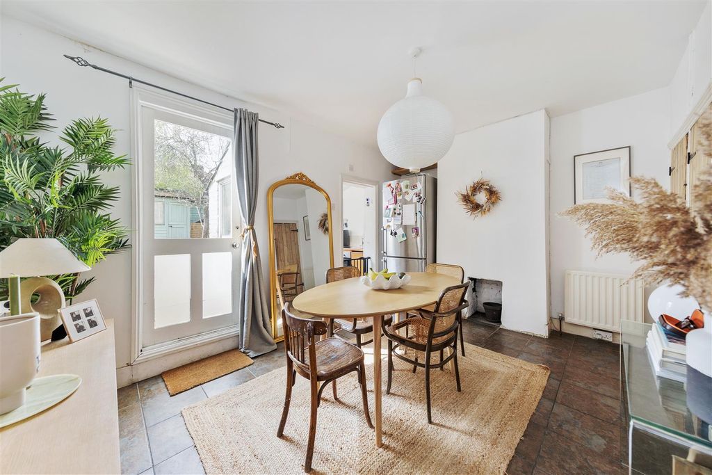 Property photo 3 of 23