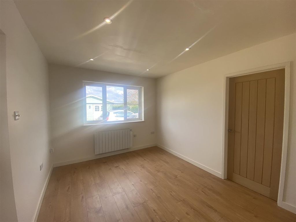 Property photo 3 of 7 Lounge