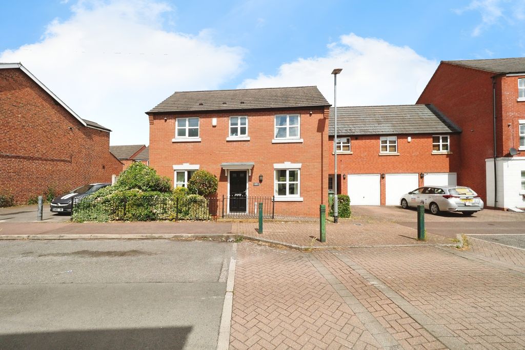 Property photo 1 of 20 Unique To The Street And No Chain