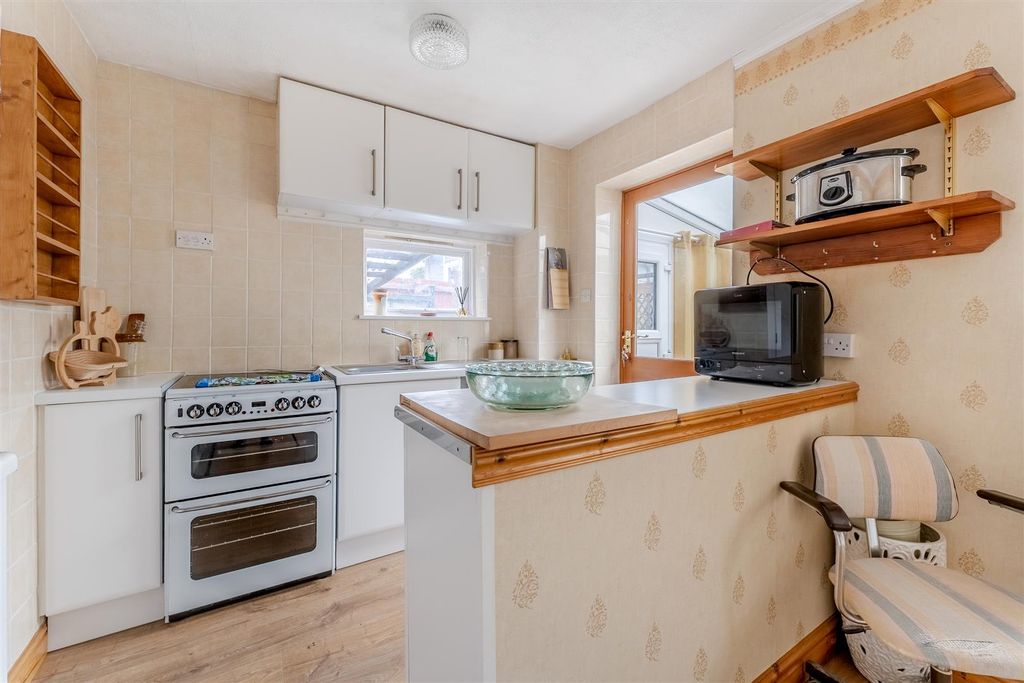 Property photo 2 of 25 Kitchen/Dining Room