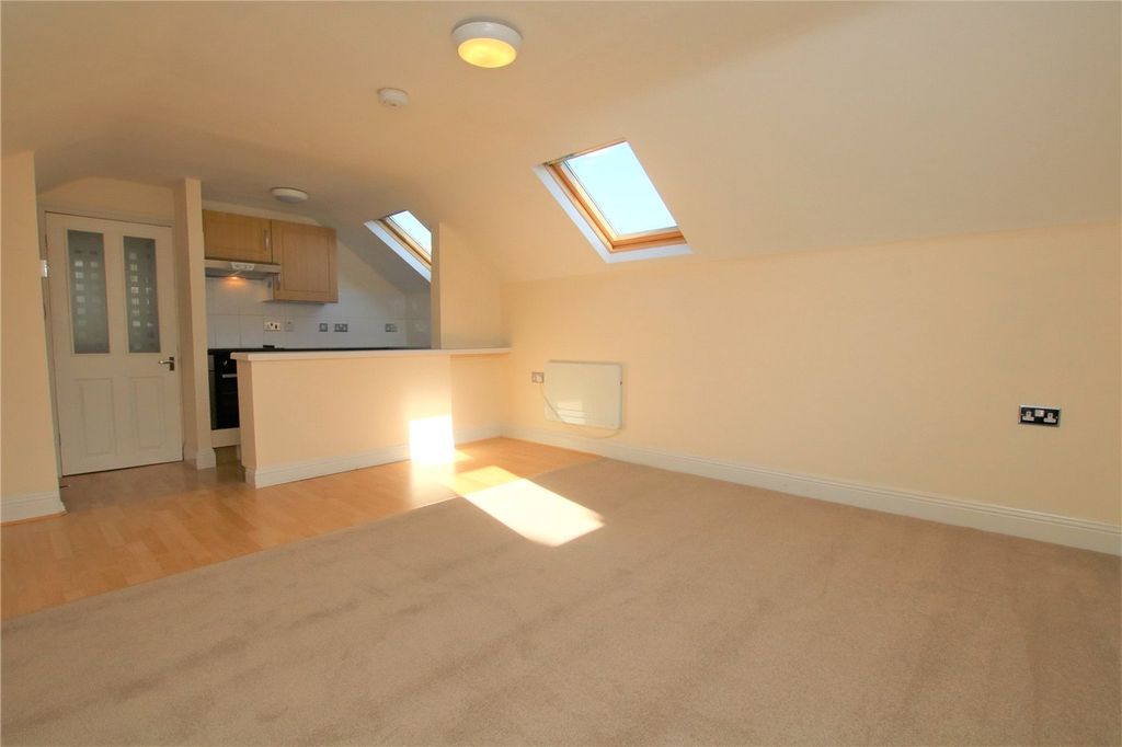 Property photo 2 of 9 Lounge