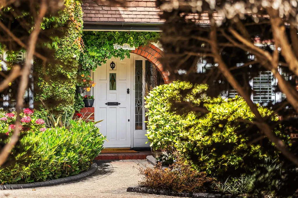 House in Epsom and Ewell, Stoneleigh - View 6