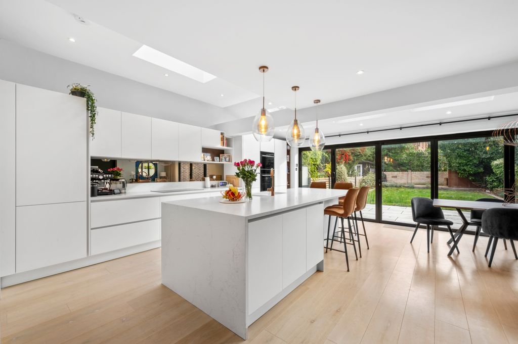 Property photo 1 of 22 Picture No. 04